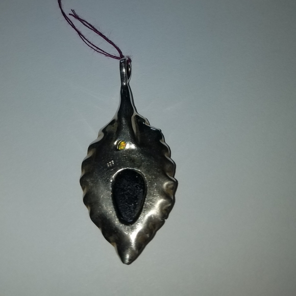 New Sterling Silver Dichoric glass leaf pendant - Picture 4 of 5